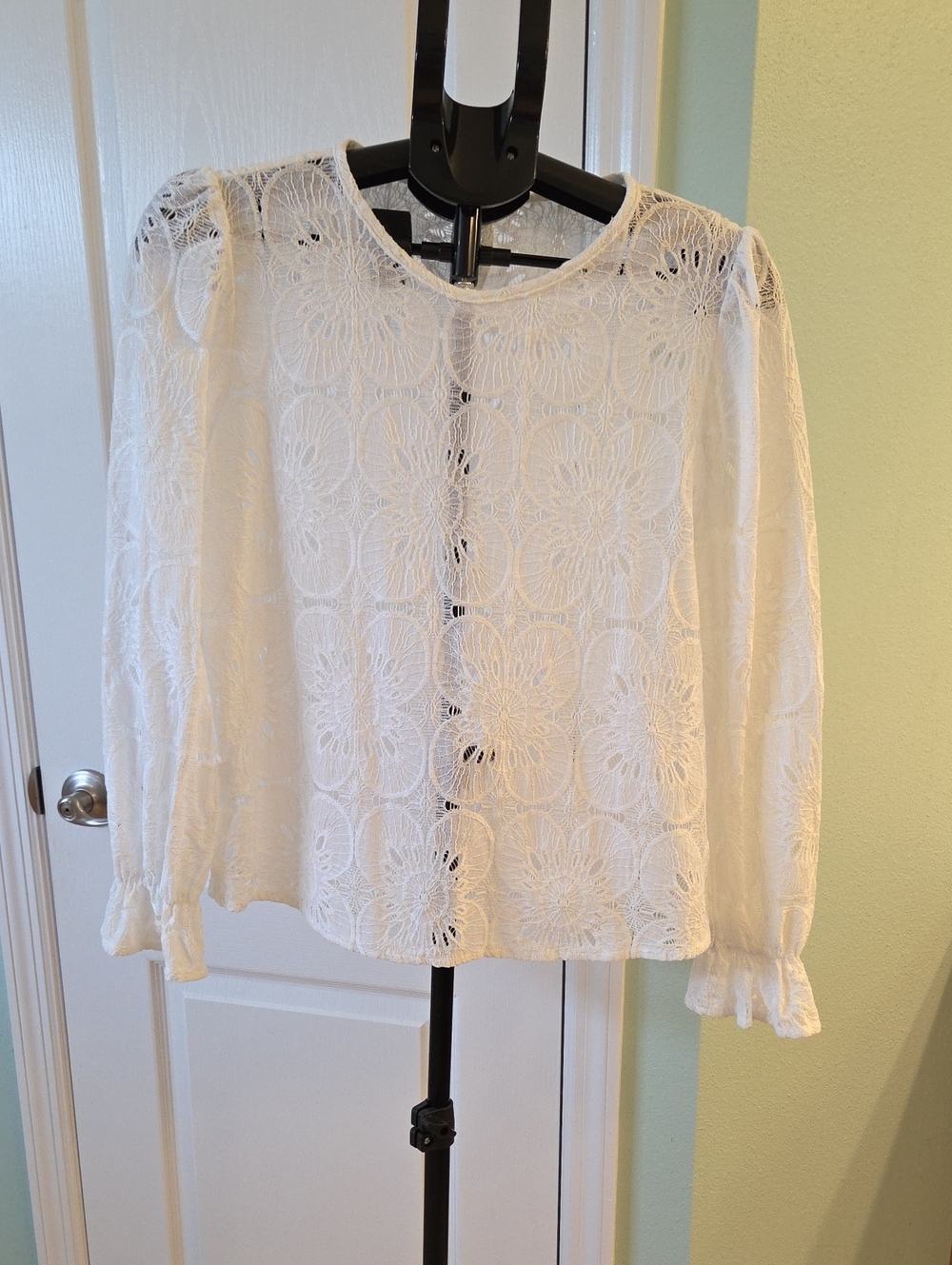 Women's White Lace Long-Sleeve Crochet Top